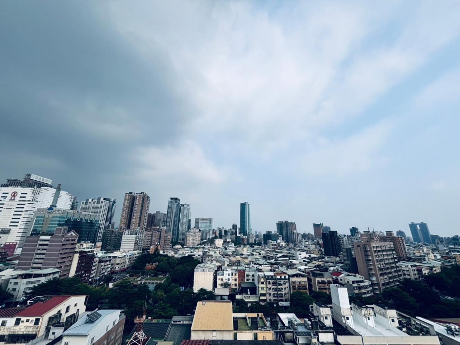 Hotel The Carlton Taichung Exterior foto